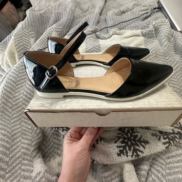 Liliana Black Patent Leather Flats - Picture 2 of 8
